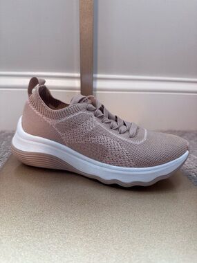 Clark’s Cloudstepper Women’s Knit Sneakers in Blush Pink